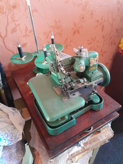 Продаётся  оверлок 15.000т