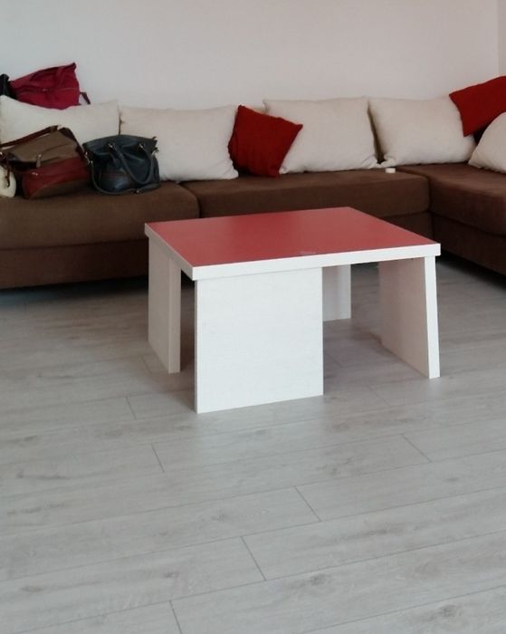 Vând mese și băncuțe din pal, pentru copii