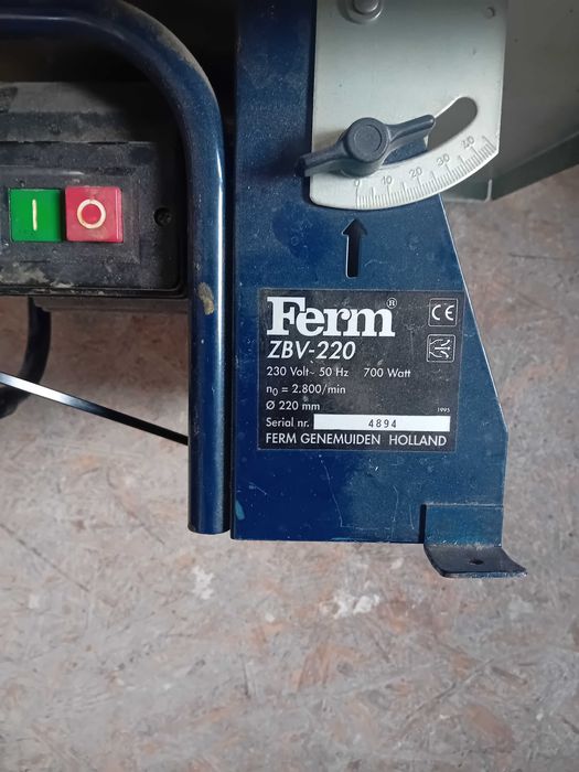 Циркуляр настолен FERM ZBV-220 – 700W, 220 мм диск