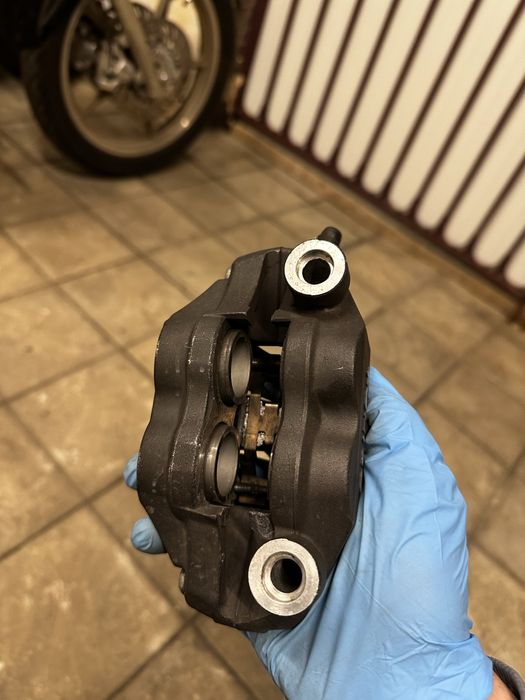 Спирачни аарати, маркучи и помпа SUZUKI