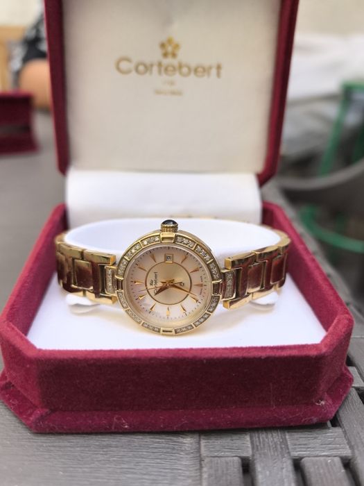 Позлатен часовник cortebert
