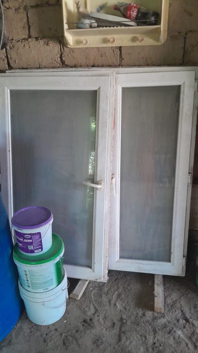 Продам двери, пластиковые окна, поддон