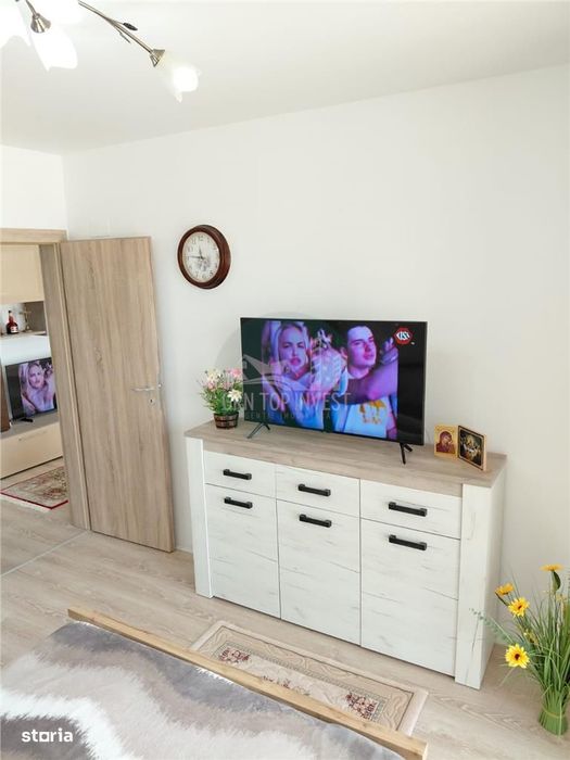 Apartament 2 camere balcon boxa parcare zona Turnisor