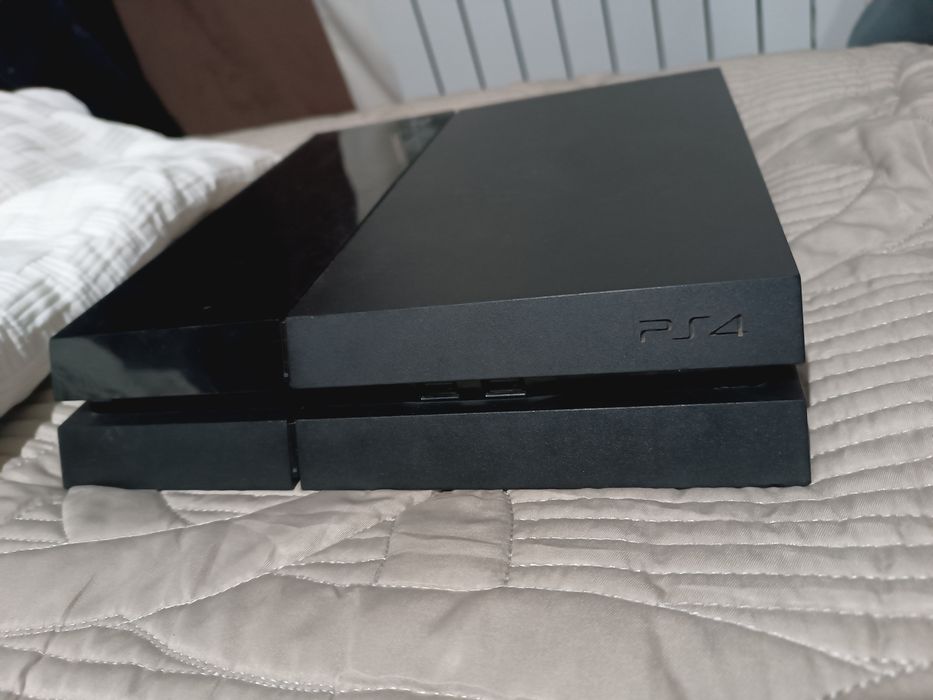 Плейстейшен 4 продам