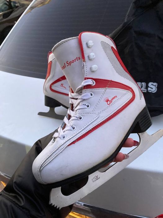 Продам фигурные коньки