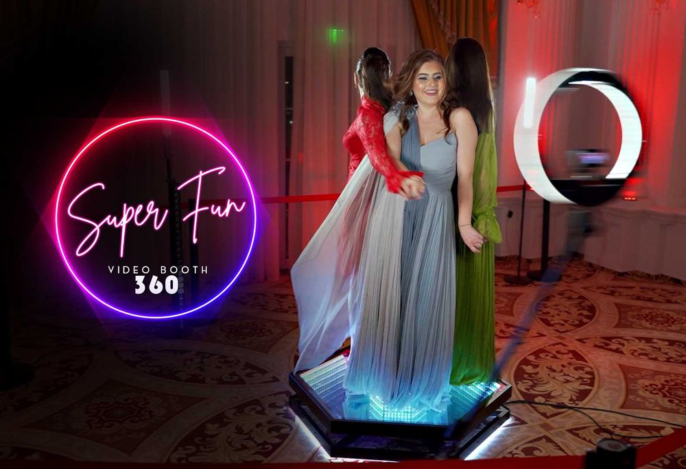 Platforma VideoBooth 360 de inchiriat: Nunti / Botezuri / Aniversari