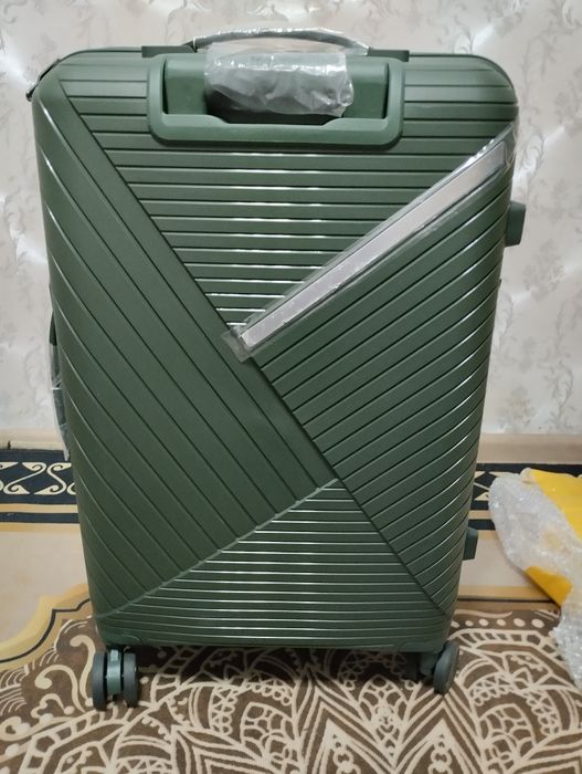 Чемодан изумрудный новый