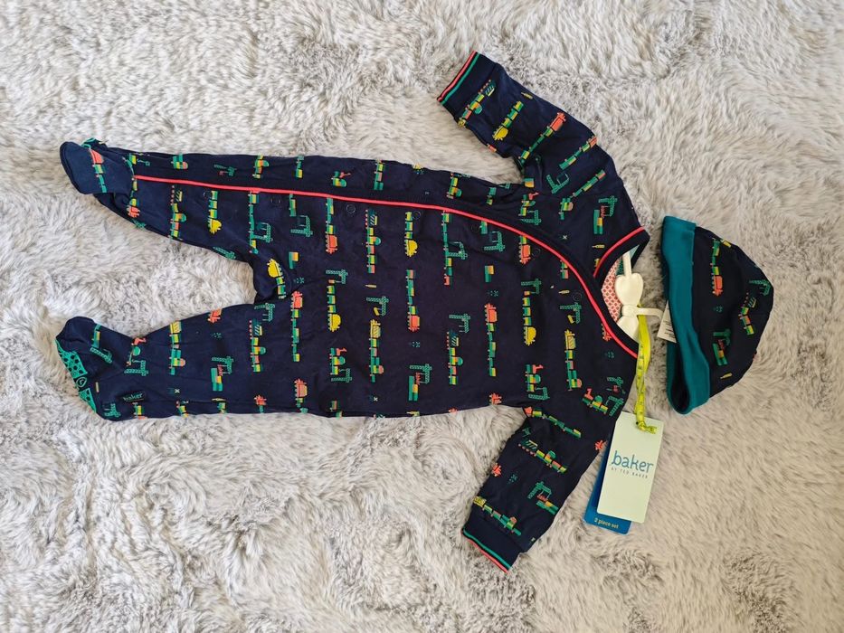 Нов с етикет Ted Baker ромпър с шапка