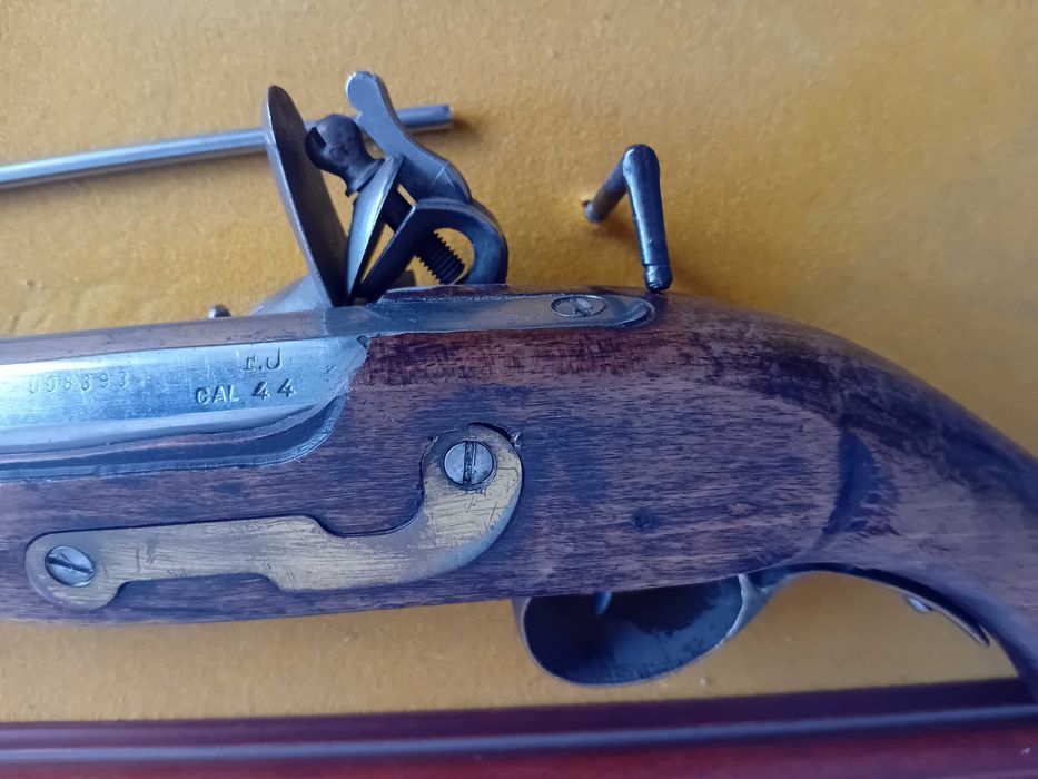 pistol francez  atenție nu este arma de foc