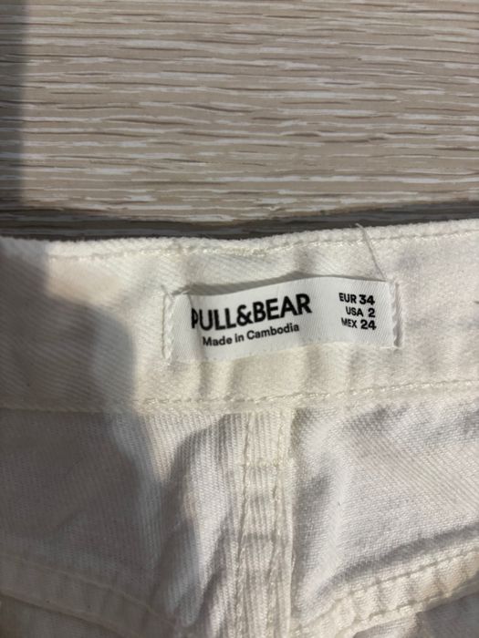 Белые джинсы Pull&Bear