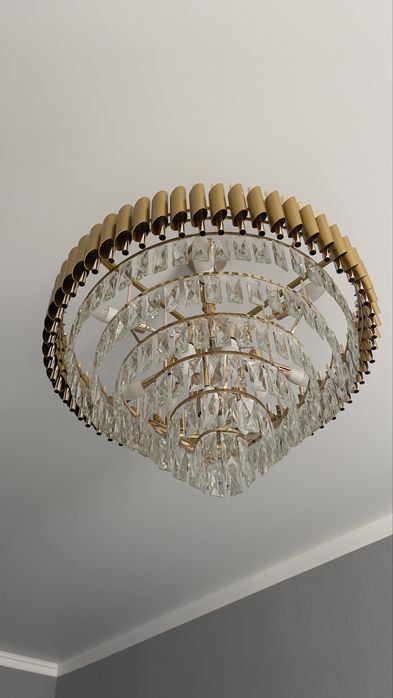 Продам люстру 15 лампочный