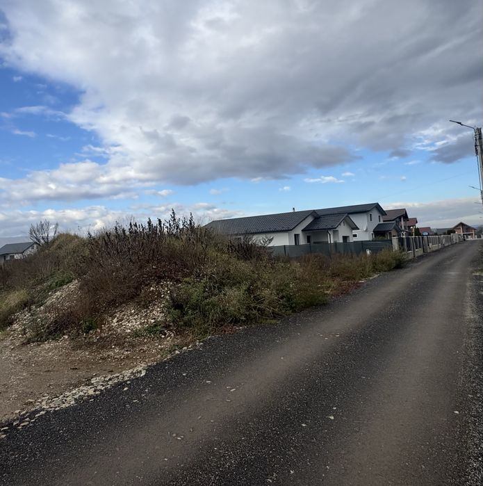 Teren intravilan 3 parcele de la 650 mp-1000mp cu proiect pentru casă!