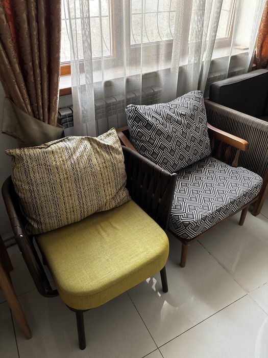 Две софы, лаунж-кресла