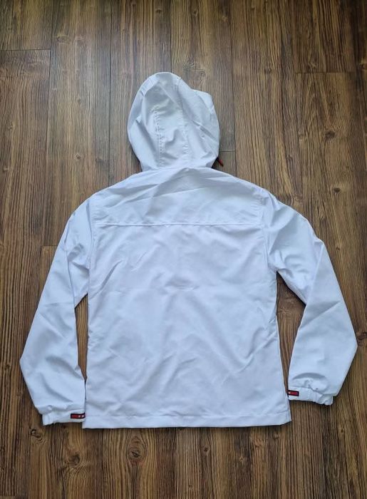 Страхотна мъжка ветровка яке  размер  S и L

Мъжка ветровка