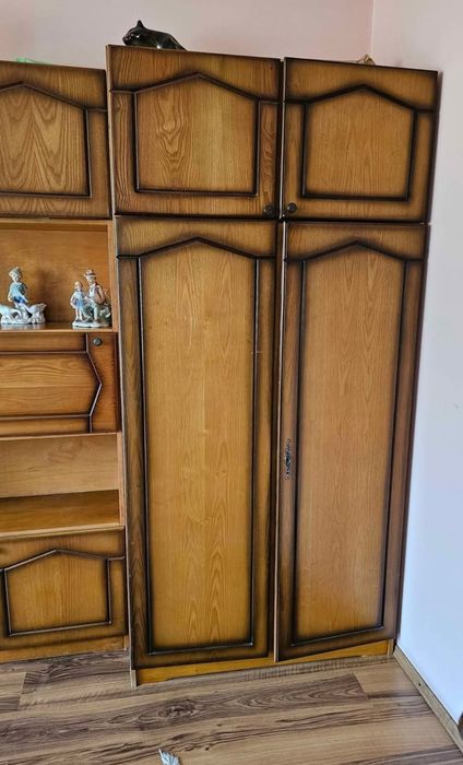 Vând mobilă veche din lemn – stare bună