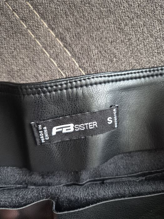 Fusta  latex S neagra