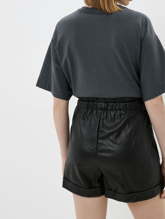 Продам кожаные шорты