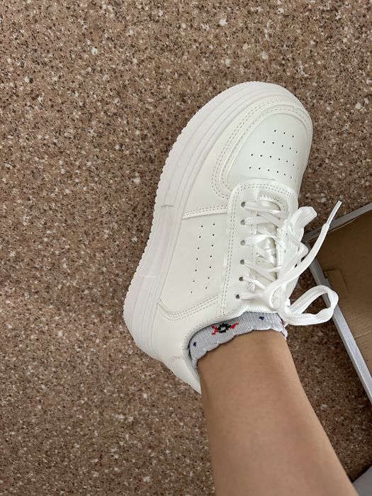 Продам кроссовки