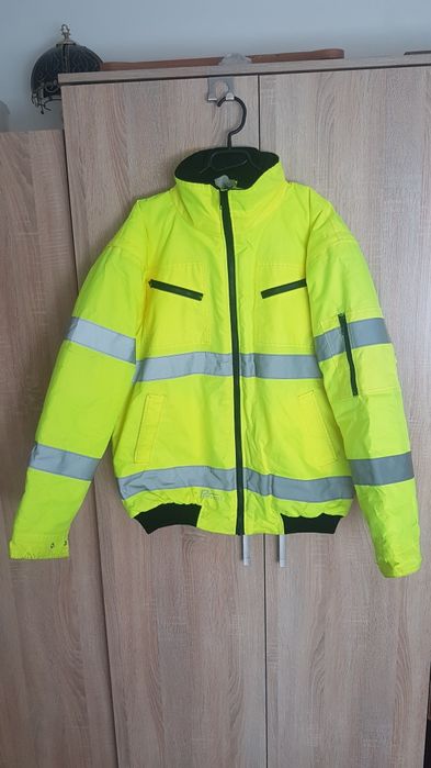 Vand doua șalopete și o jachetă!