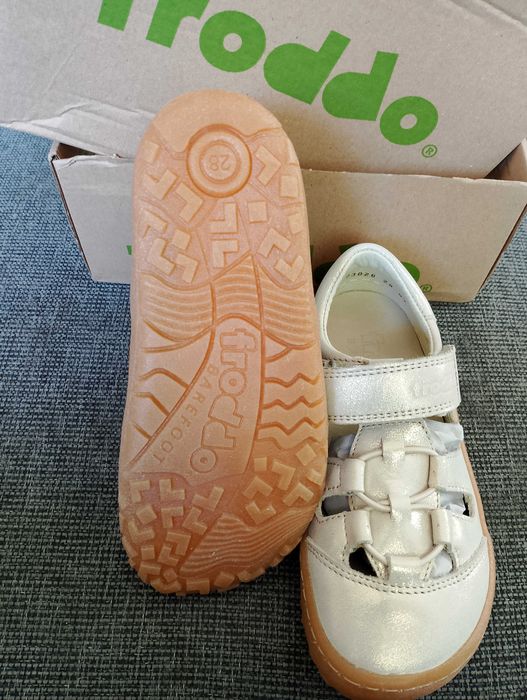 Нови боси сандали Froddo barefoot gold shine 28 номер