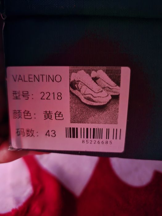 Vand adidasi valentino noi