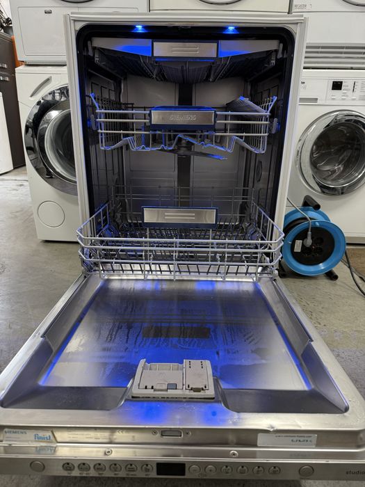 Съдомиялна машина SIEMENS с прожекция на времето