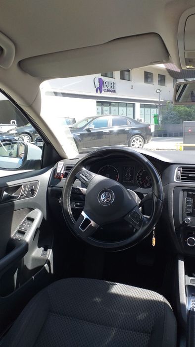 VOLKSWAGEN Jetta 2012 — imagine 3