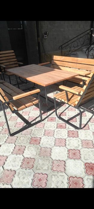Скамейка, стол ,+2 кресла