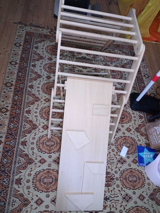 6+1 Монтесори-триъгълник на Пиклер и рампа за катерене/пързалка