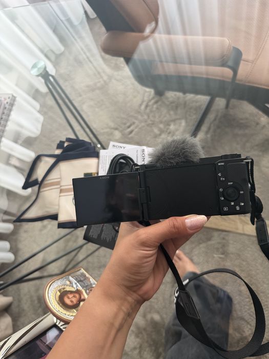 Sony ZV E10 cu obiectiv 16 50 mm stare impecabila