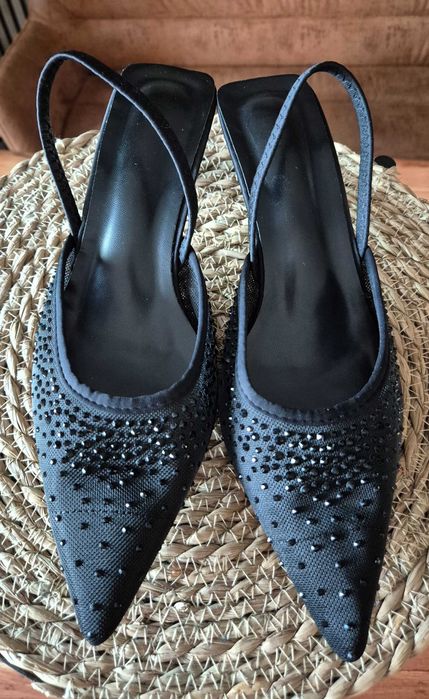 Елегантна дамска обувка