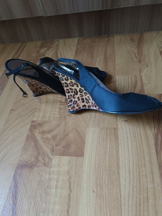 Босоножки женские