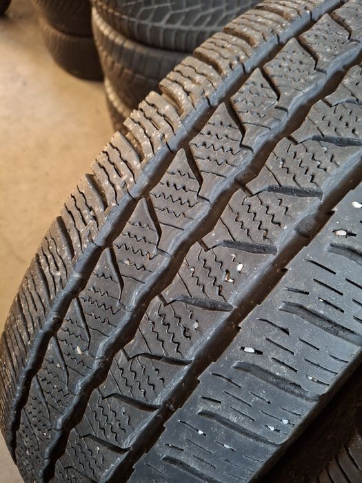 4 Anvelopele de iarnă 205 75 r16C Continental