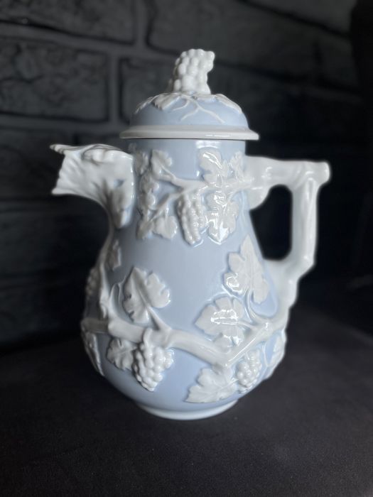 Фарфоровый чайник 30 см высота