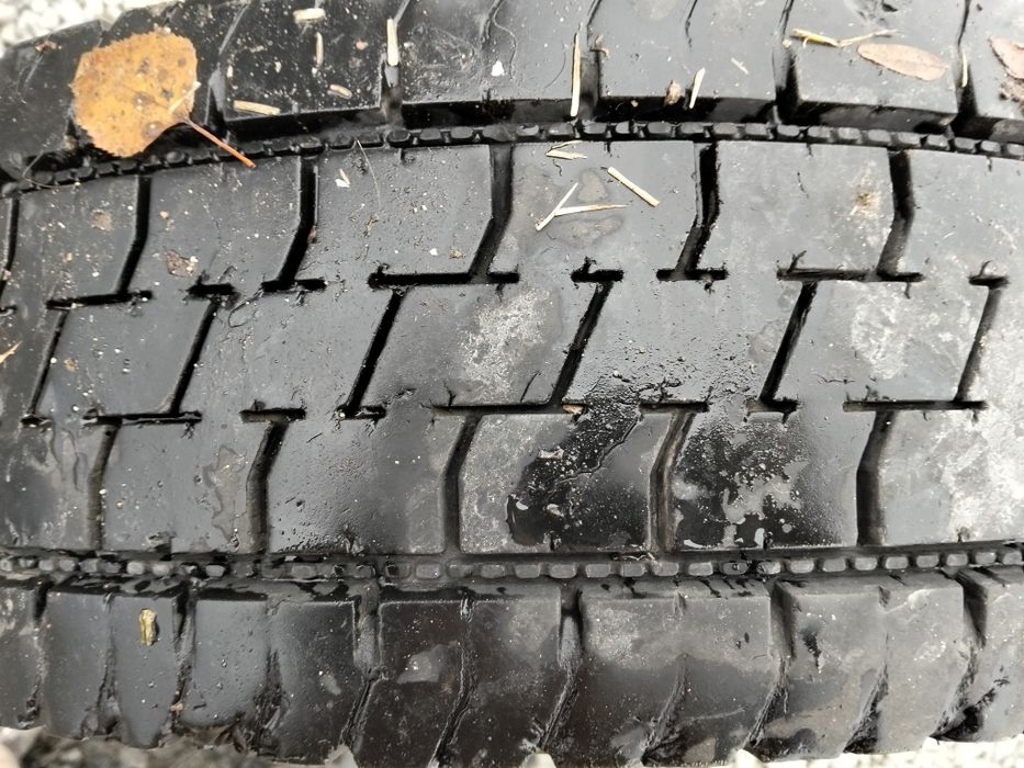 Vând cauciucuri 215/75/17,5