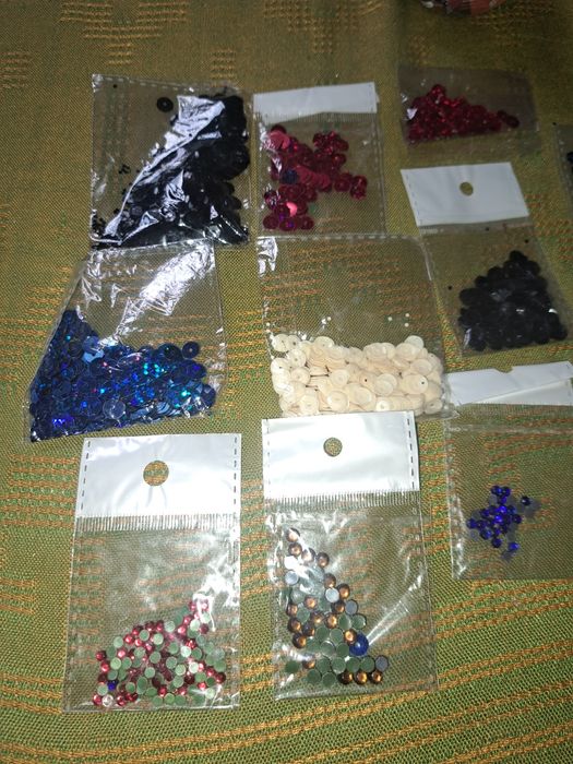 Пайетки и стразы для творчества