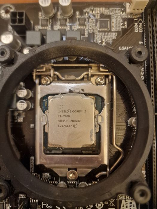 Продам материнскую плату gigabyte h110 процессор Core i3-7100