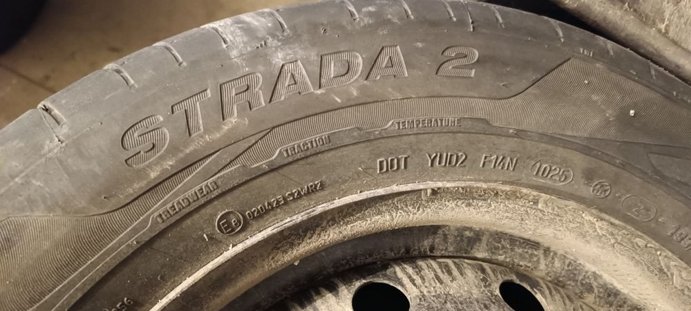 Продам резину летнюю 15 на дисках.