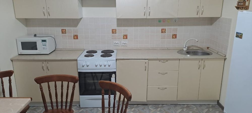 Продам дверь и кухонные мебель