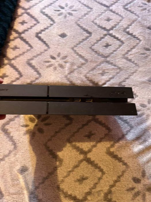 Vand ps4 in stare buna