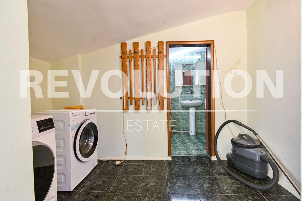 Дава се под наем Етаж от къща в София, Надежда 4 - 150 кв.м за 997.05 € - Снимка #14