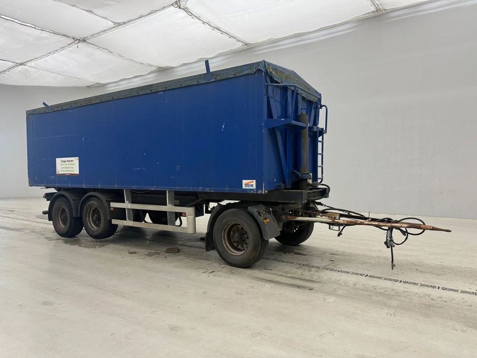 Remorca agricola basculabila  cereale