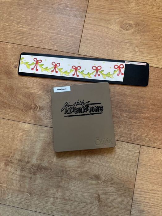 2 Matrite de taiat Sizzix & Jim Holtz Alterations