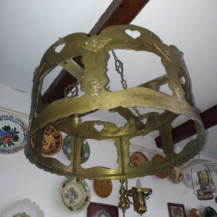 candelabru tip medieval din alama groasa suspendat pe patru lanturi