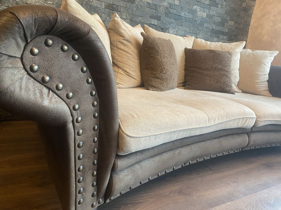 Масивен диван за всекидневна