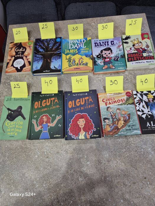 Vând cărți de povești