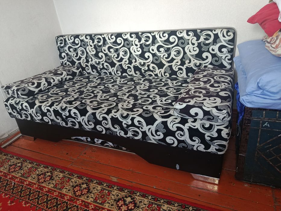 Продам диван срочно