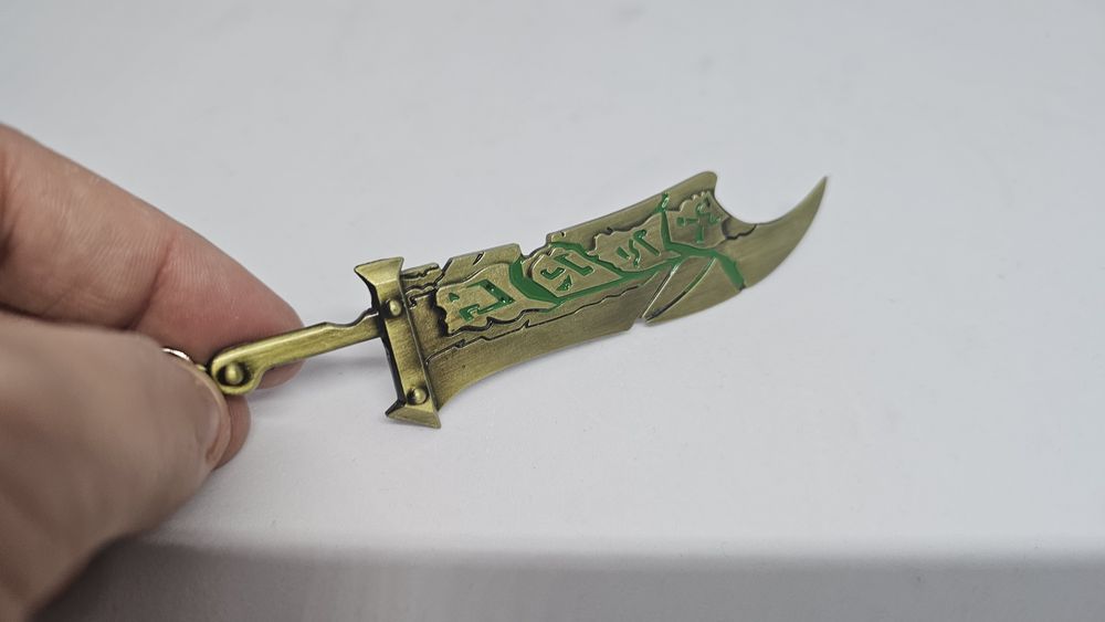 Breloc League of Legends sabia lui Riven de colectie