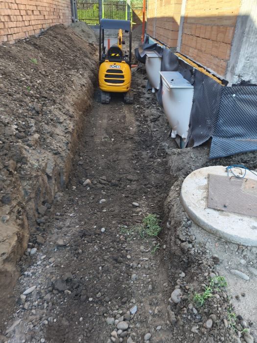 De inchiriat/Inchiriez  miniexcavator