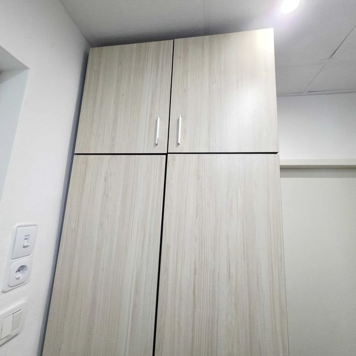 Двукрилен гардероб с надстройка, може и отделно